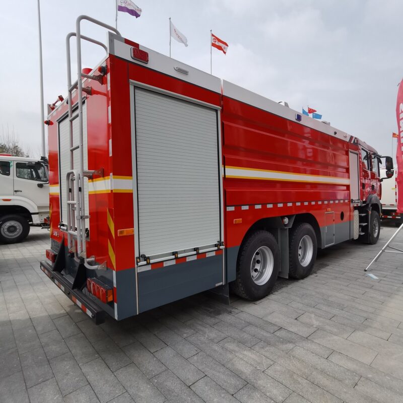 Fire engine - Image 2