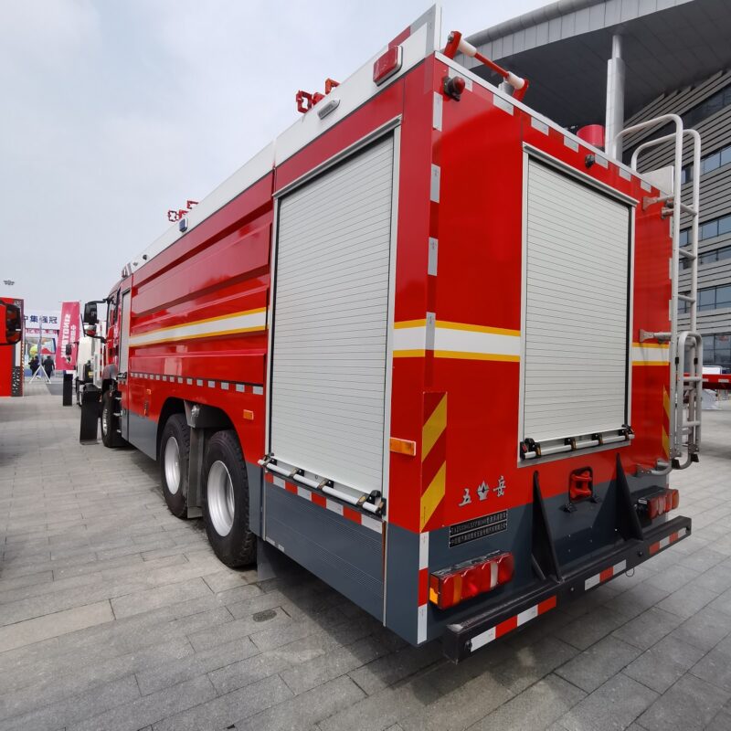 Fire engine - Image 3