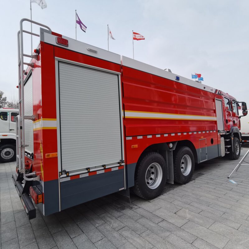 Fire engine - Image 6