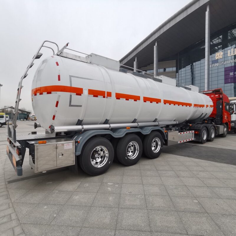 Liquefied gas tank truck - Image 7