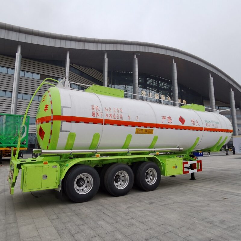 Liquefied natural gas tanker - Image 9