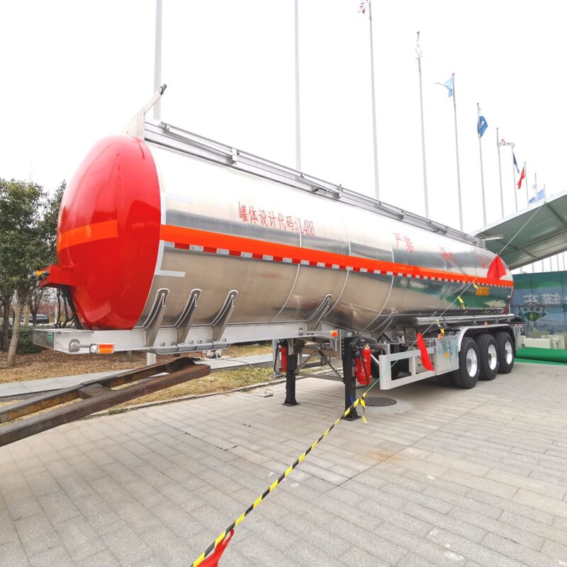 Liquefied natural gas tanker - Image 10