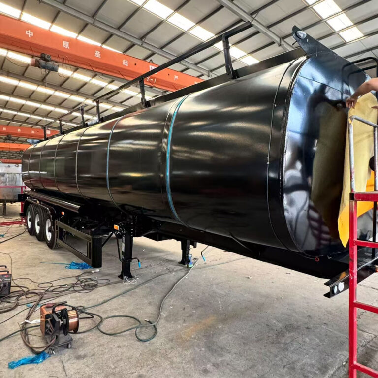 Application scenarios of three-axis asphalt tanker trucks