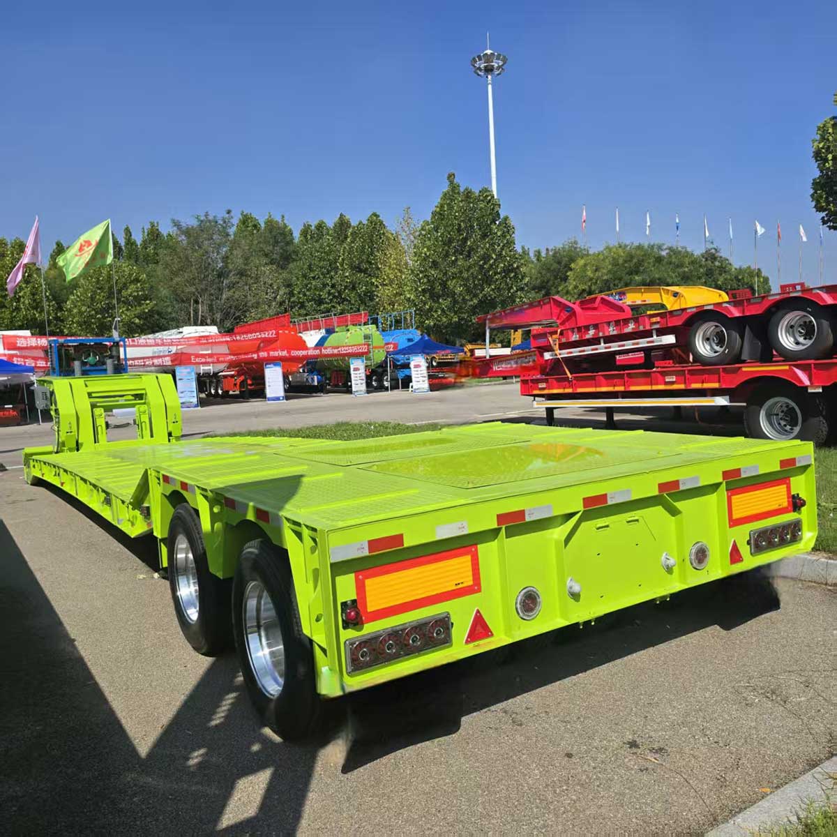 2-axle low flatbed semi-trailer