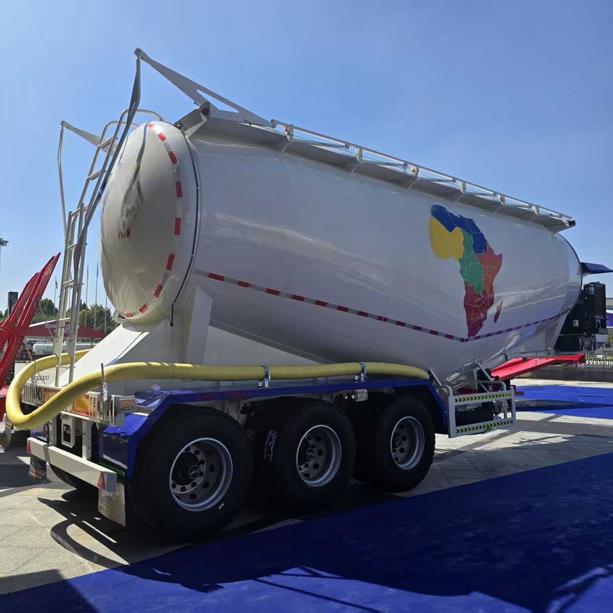 3-Axle Powder and Granular Material Tank Truck