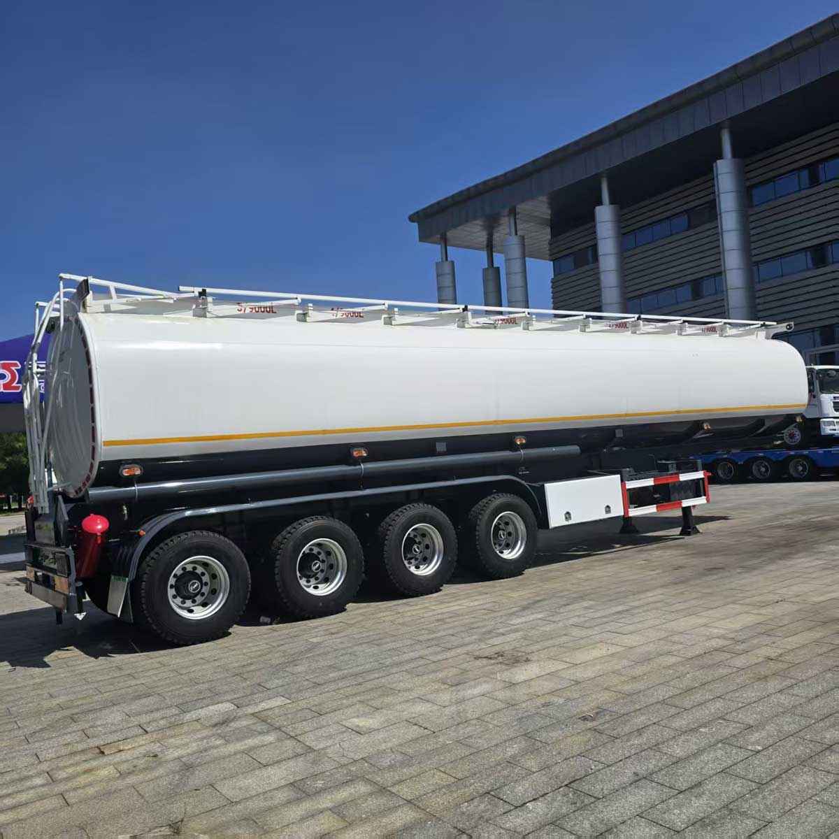 3-axis oil tanker truck