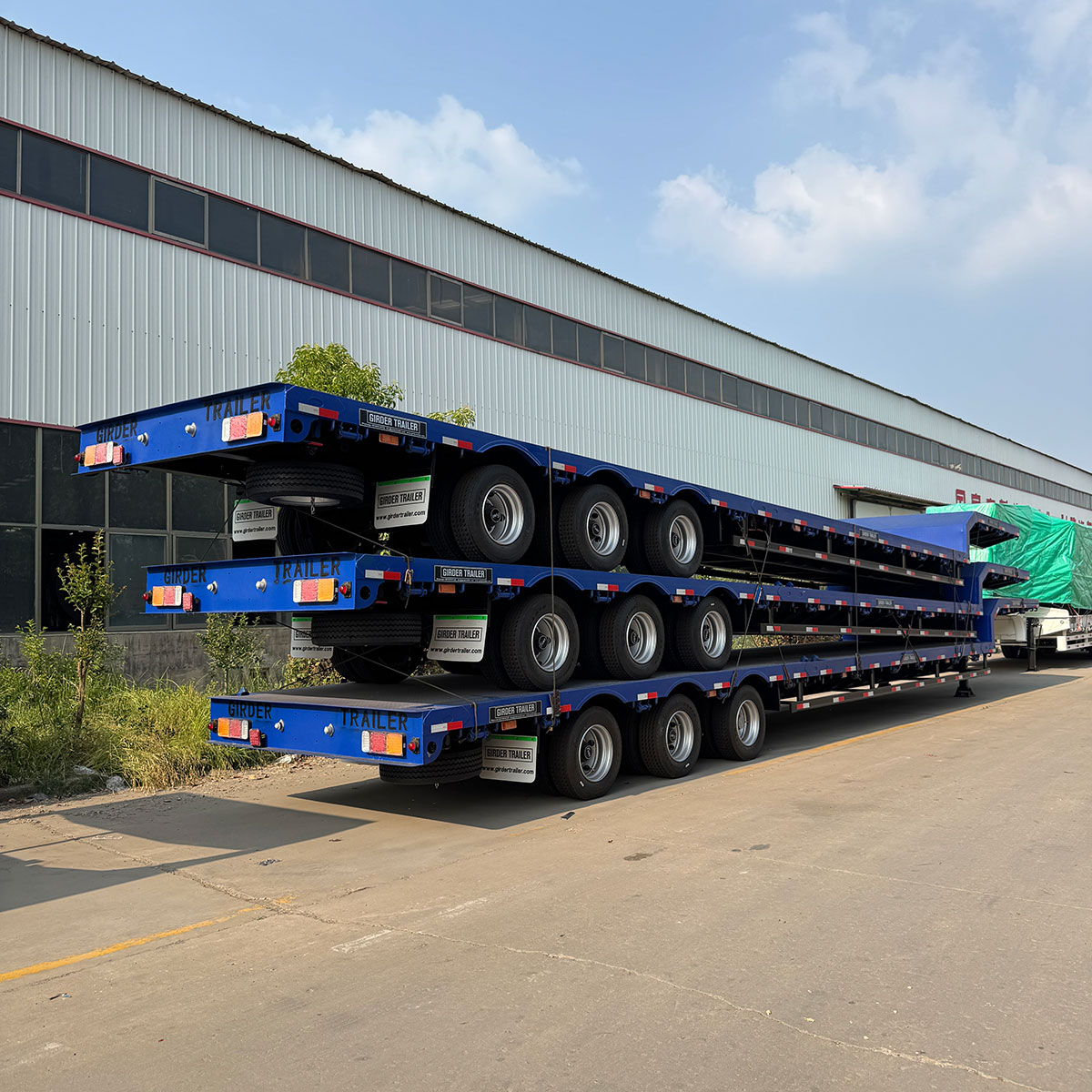 3-axle low flatbed semi-trailer