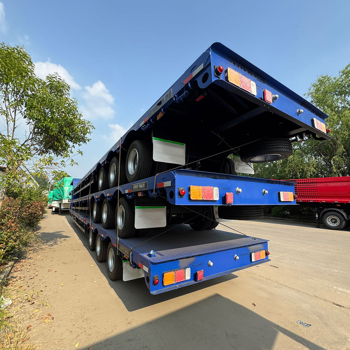 3-axle low flatbed semi-trailer - Image 8