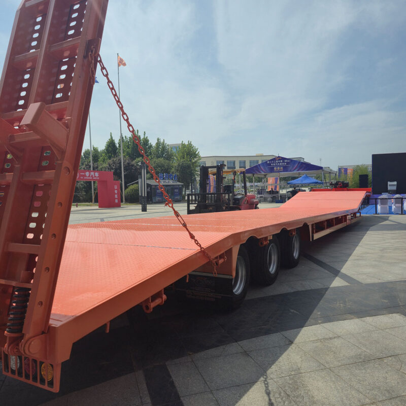 3-axle low flatbed semi-trailer