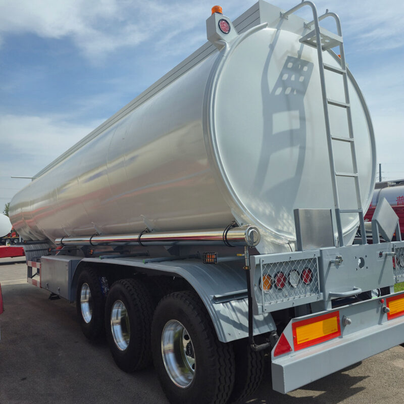 3-axis oil tanker truck