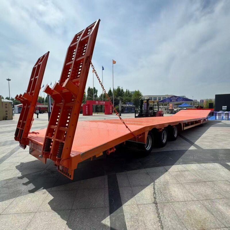 3-axle low flatbed semi-trailer