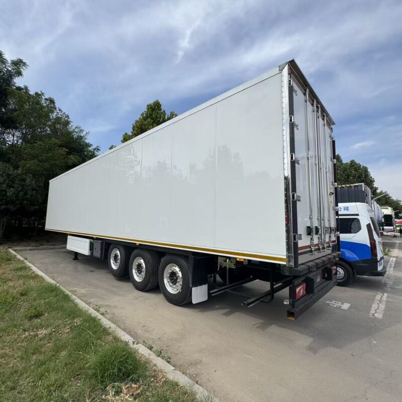3-axis refrigerated semi-trailer